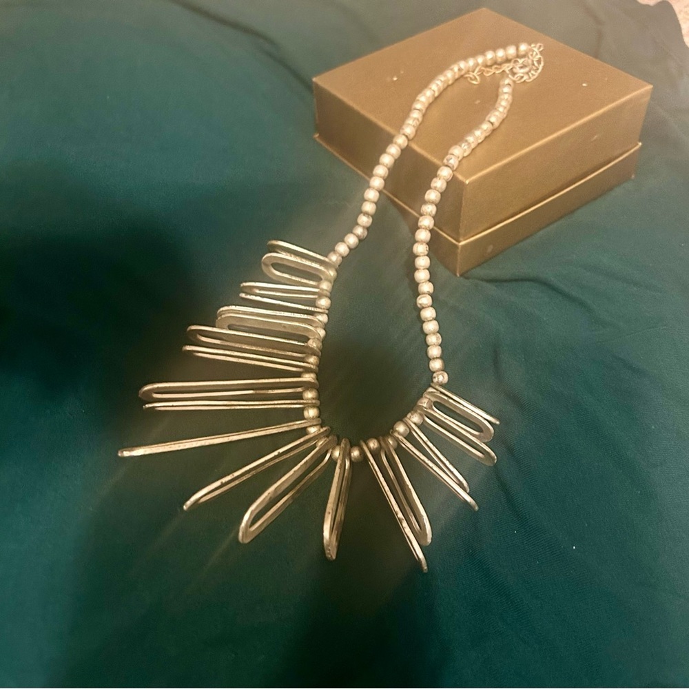 ❤️❤️❤️Silver Fringe Statement Necklace with Dramatic Design